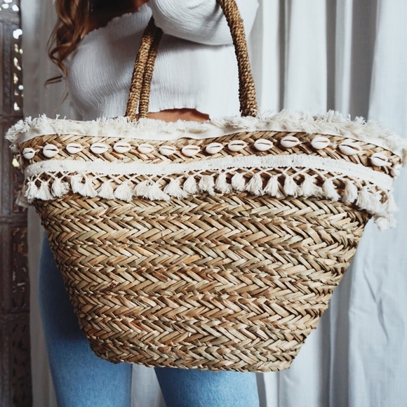 •Sanibel Puka Shell Straw Tote• - Picture 2 of 7